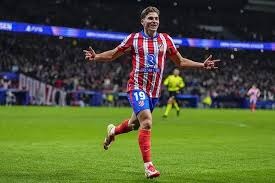 传射建功助巴西取胜！西媒：拉菲尼亚在巴西和巴萨均展现领导能力